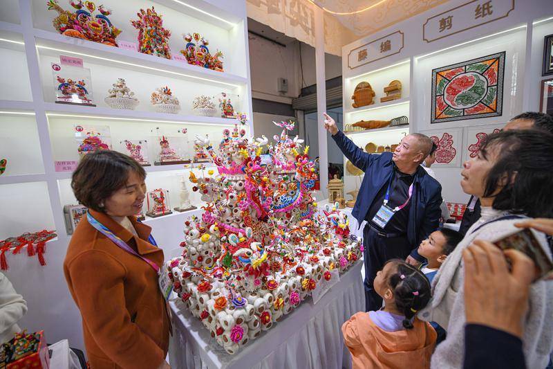 “三秦巧娘”巧手绘新卷